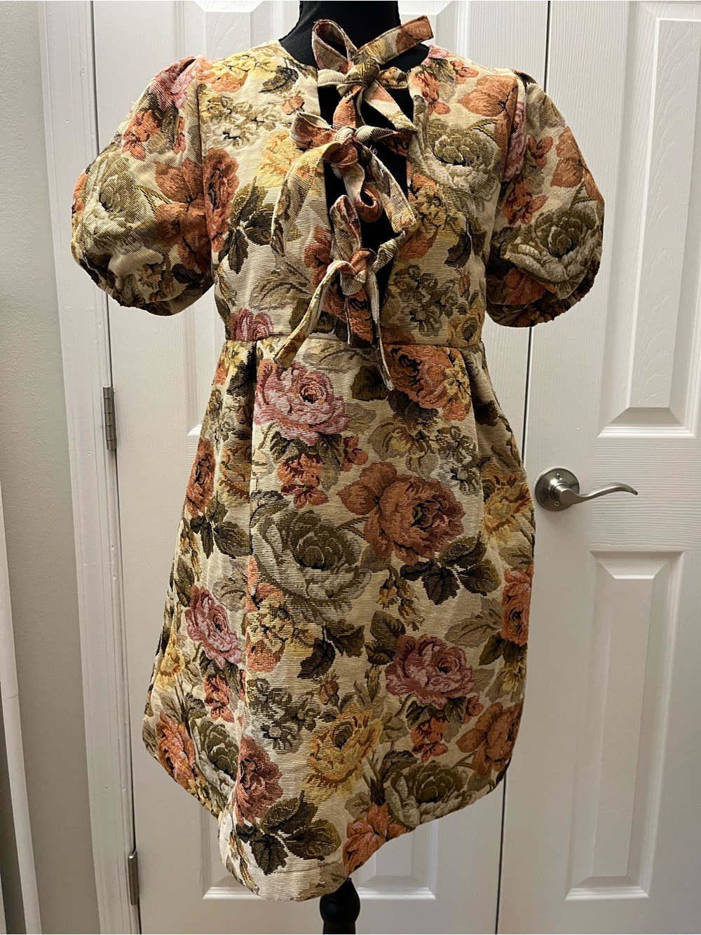 Jacquie Floral Tapestry Dress in Pink, Gold and Cream Sz S EUC - Picture 2 of 8